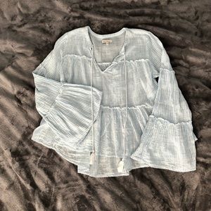 Lightweight Flare-sleeved Blouse